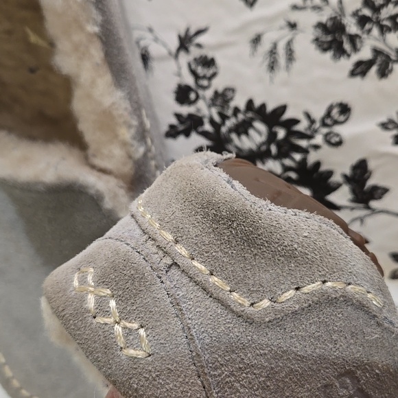 Ugg Moccasin Slippers B138 - Picture 9 of 10